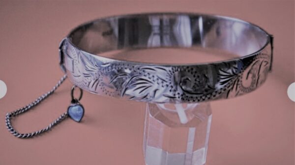 A Vintage Ornate Excalibur Sterling Silver Bracelet - Ideal Gift / Present / Boxed