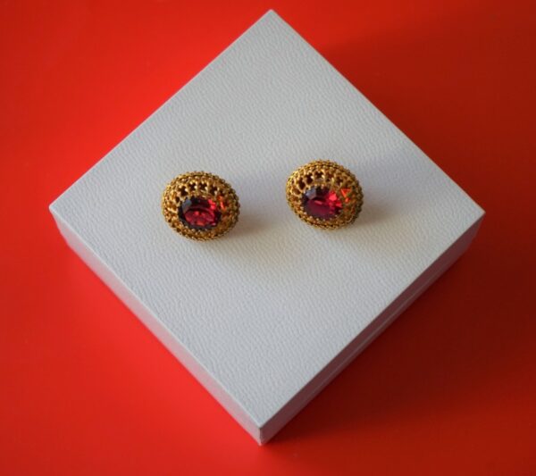 A Vintage Pair of Ornate Gilt Pierced Ruby Earrings - Boxed / Ideal Gift / Present - Image 4