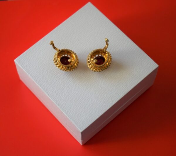 A Vintage Pair of Ornate Gilt Pierced Ruby Earrings - Boxed / Ideal Gift / Present - Image 3