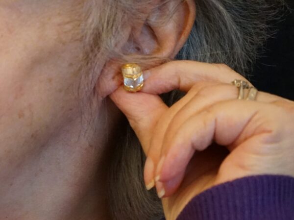 A Beautiful Unusual Pair of 14ct Yellow & white Gold Earrings - Boxed / Ideal Present / Gift - Image 3