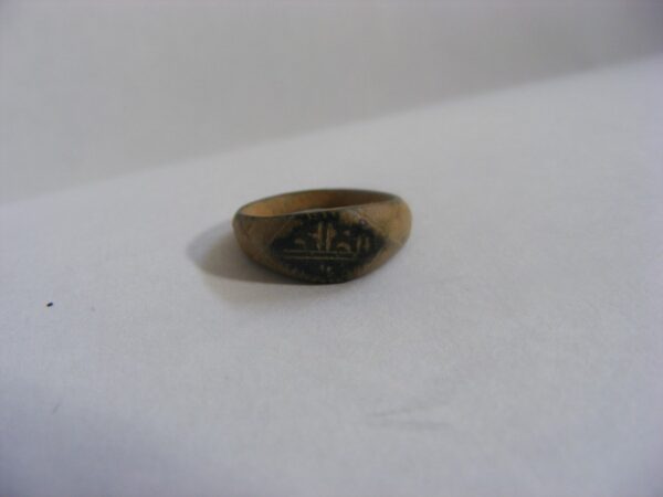 Beautiful ancient Islamic child's bronze ring with Kufic benediction 1,000 years old - Image 2