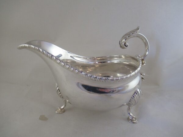 LARGE ANTIQUE SAUCE BOAT – SOLID SILVER – Hallmarked:- SHEFFIELD 1917 Antique Silver 3