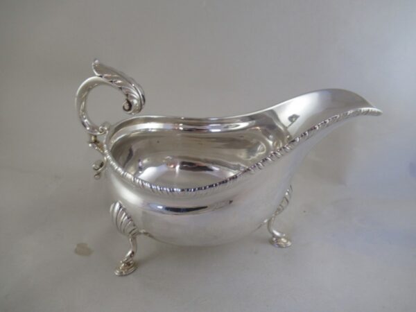 LARGE ANTIQUE SAUCE BOAT – SOLID SILVER – Hallmarked:- SHEFFIELD 1917 Antique Silver 5