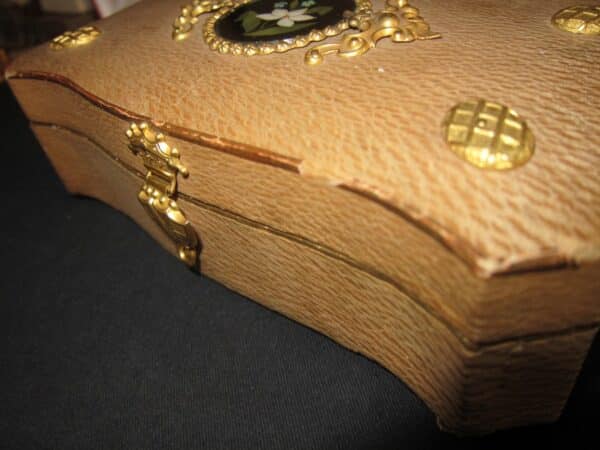 1850’s Parisian Chocolate Box/Pietra Dura/Royal Crest Clasp chocolate Antique Boxes 7