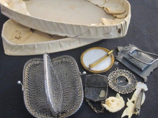 SOLD Antique French Jewellery /Mesh CoinPurse/ Frame/Box brooches Antique Jewellery 8