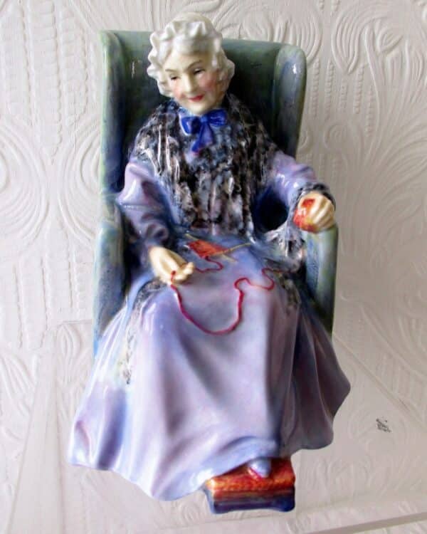 Pair of Vintage Royal Doulton English Porcelain Figurines ~ “Darby & Joan” ~ HN 1427 & HN 1422 Darby and Joan Vintage 13