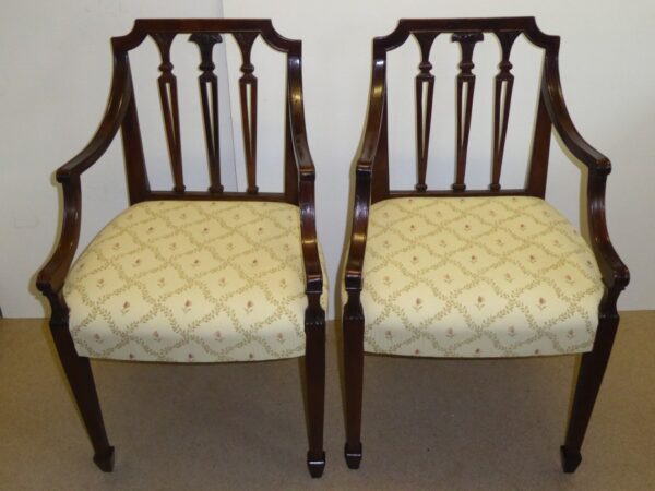 Pair of Georgian walnut carvers circa 1790 carvers Antique Chairs 3