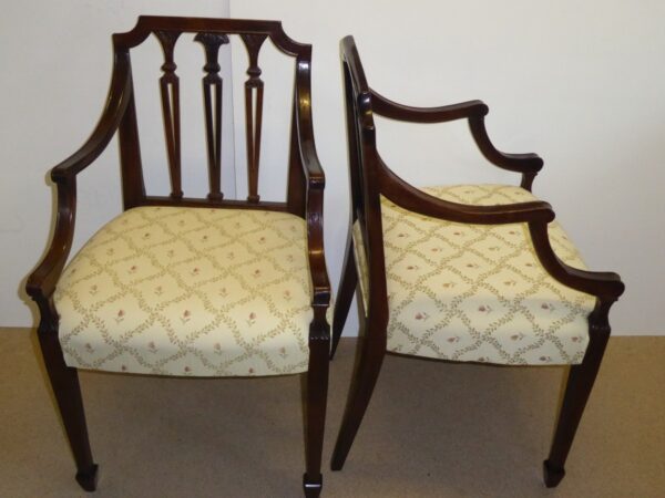 Pair of Georgian walnut carvers circa 1790 carvers Antique Chairs 6