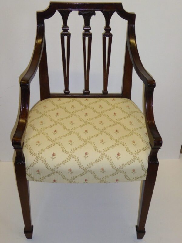 Pair of Georgian walnut carvers circa 1790 carvers Antique Chairs 4