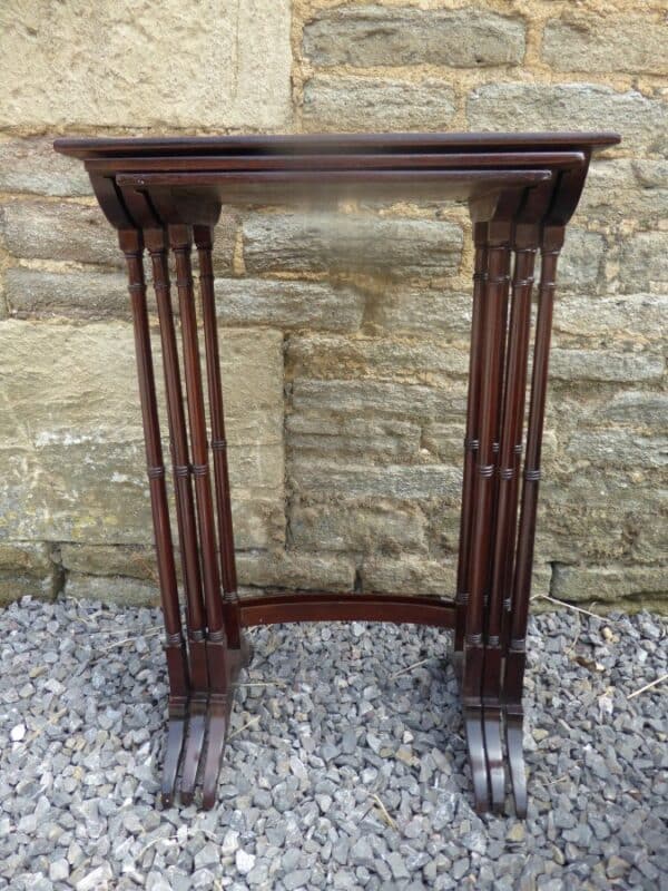 Nest of 3 Georgian mahogany tables. - Image 2