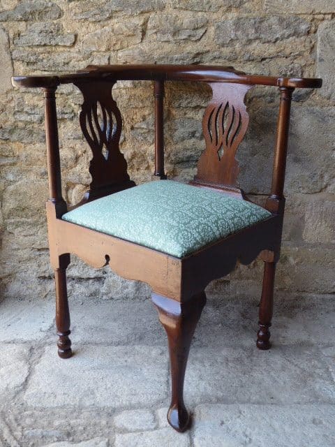 Early 18th century walnut corner chair corner chair Antique Chairs 3