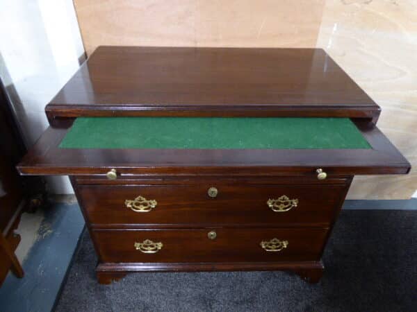 George II mahogany chest of drawers – circa 1735 chest of drawers Antique Chest Of Drawers 6