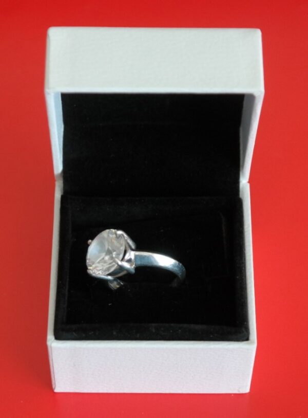 A Beautiful 925 Silver Solitaire Dress Ring - Ideal Present / Boxed / Jewellery - Image 2