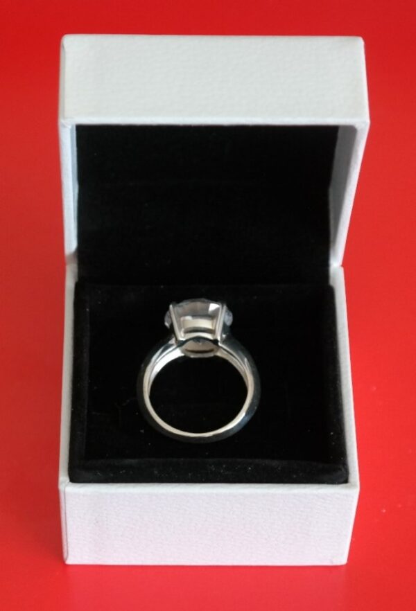 A Beautiful 925 Silver Solitaire Dress Ring - Ideal Present / Boxed / Jewellery - Image 3