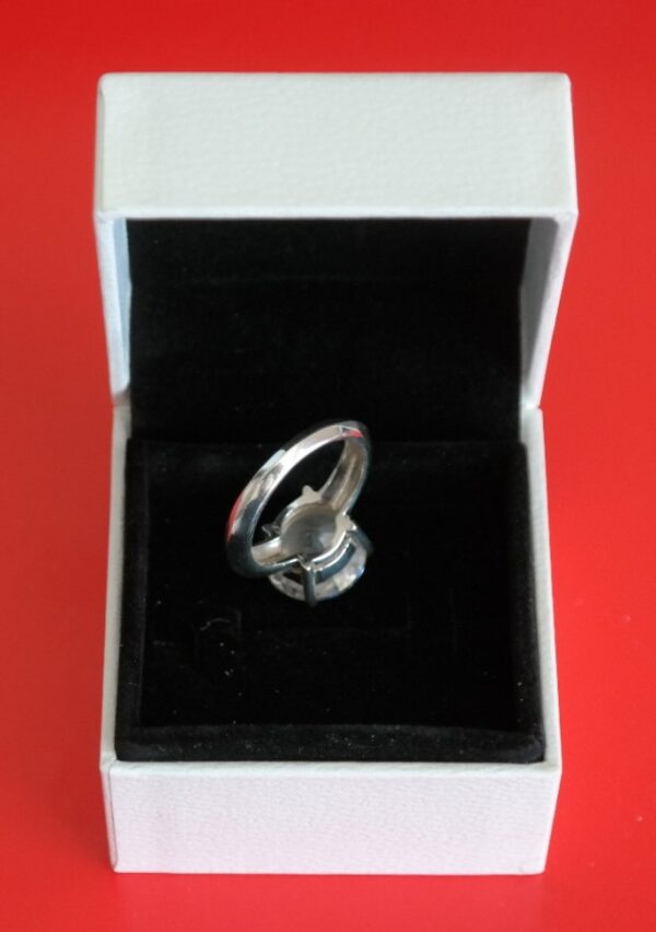 A Beautiful 925 Silver Solitaire Dress Ring - Ideal Present / Boxed / Jewellery - Image 4