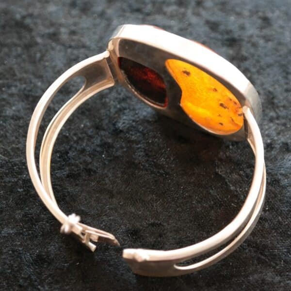 SALE - An Unusual Large Vintage Silver Baltic Amber Bangle - Ideal Gift / Birthday Present - Image 4