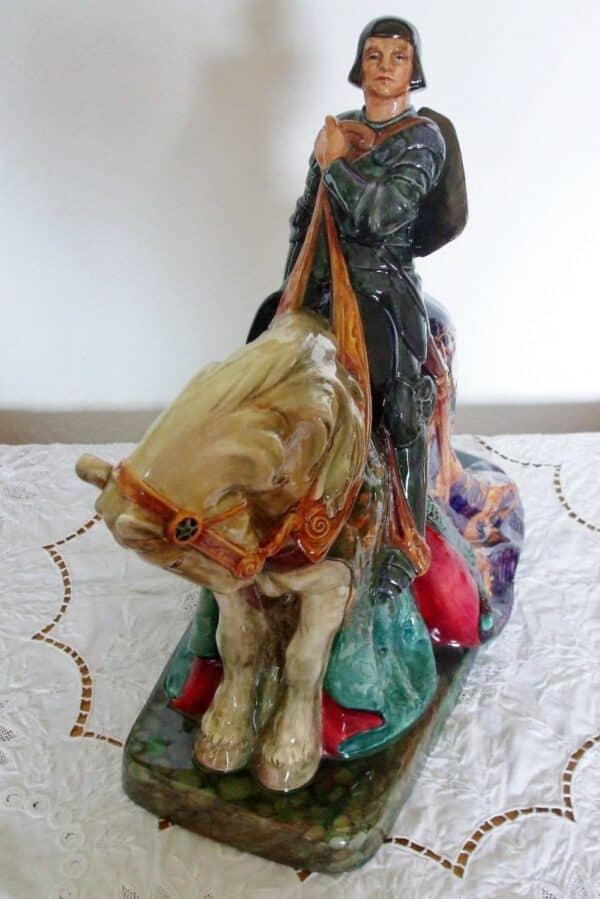 Royal Doulton English Character Figurine “St. George” ~ HN 2067 ceramic Vintage 10