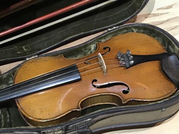 Violin German with two bows and case 19th century Antique Musical Instruments 5