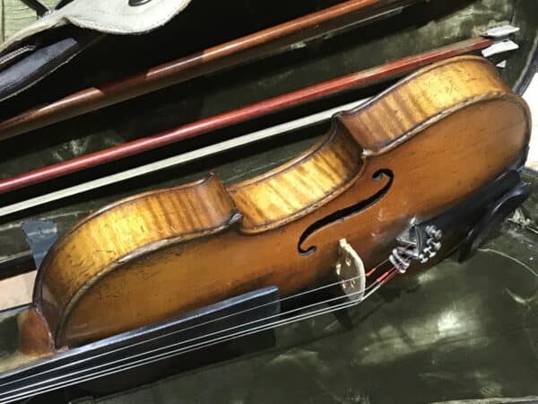 Violin German with two bows and case 19th century Antique Musical Instruments 10