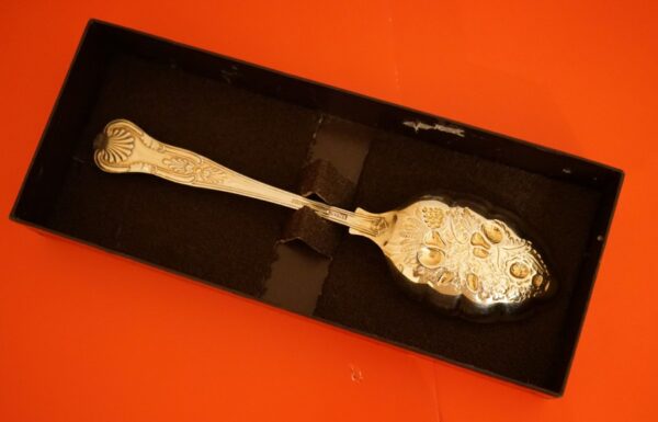 A Large Victorian E P N S Berry Spoon With Gilded Bowl – Collectable item Bone Handle Fish Servers Antique Silver 5