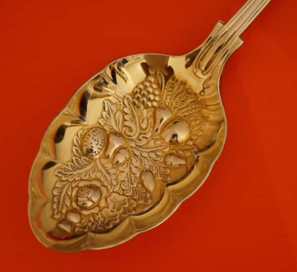 A Large Victorian E P N S Berry Spoon With Gilded Bowl - Collectable item - Image 4