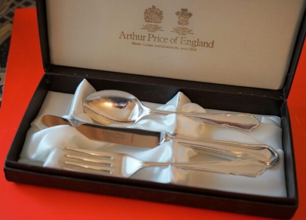 Circa:- 1950s A Christening Silver Plated Boxed Set – Collectable / Ideal Present Antique Sugar Tongs Antique Silver 3