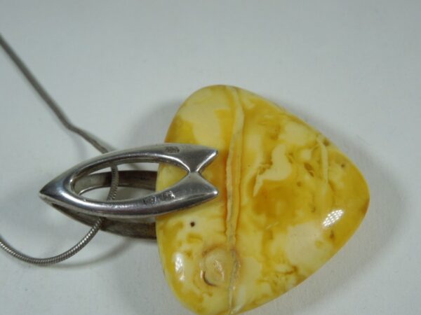 Butterscotch Amber & Silver Pendant Antique Jewellery 6