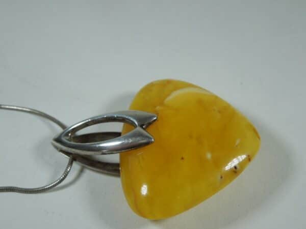 Butterscotch Amber & Silver Pendant Antique Jewellery 5