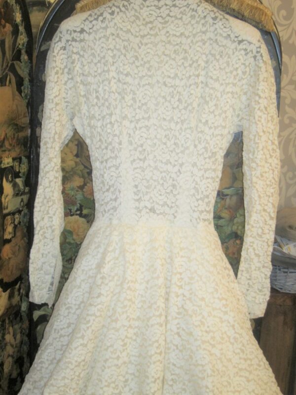 Vintage French 1950’s White Lace Wedding Gown/Haut Couture Paris Antique Antique Textiles 7