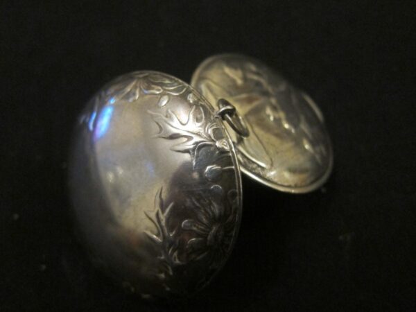 c.1900 Swiss Silver Hallmarked Pill Box/13.3grms - Image 6