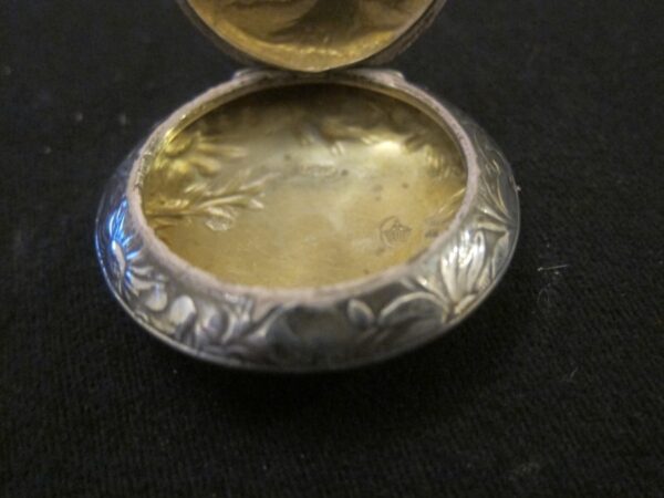 c.1900 Swiss Silver Hallmarked Pill Box/13.3grms Antique Silver Antique Silver 6
