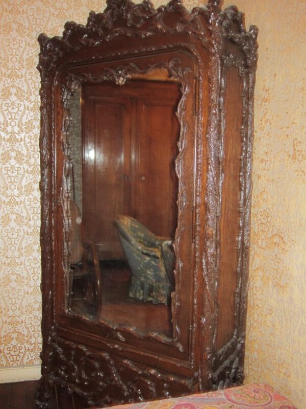 19th Century Hand Carved “Black Forest” Bedroom Suite armoire Antique Furniture 8