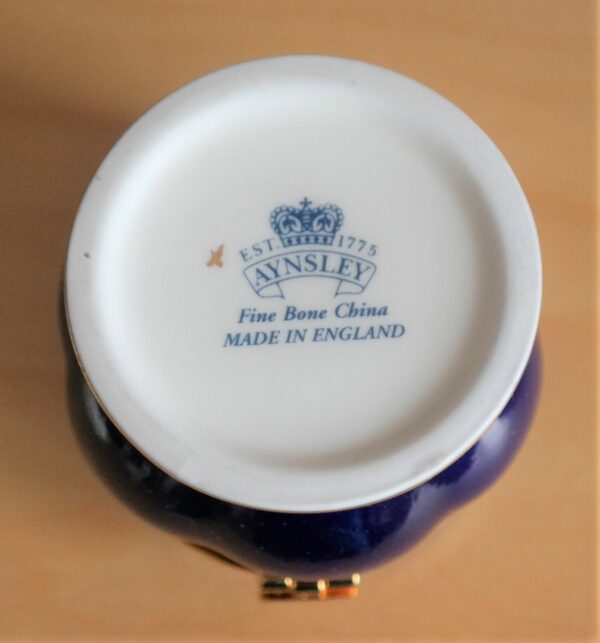 An AYNSLEY Bone China ‘Queen Elizabeth’ Pill Box – Ideal Gift / Present Aynsley Pill Box Antique Ceramics 5