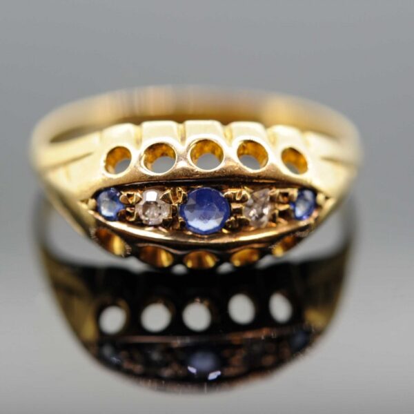 18ct Gold Edwardian Sapphire & Diamond Boat Shape Ring,Edwardian Sapphire and Diamond Ring,Antique Sapphire and Diamond Ring. 18ct Ring - Image 2