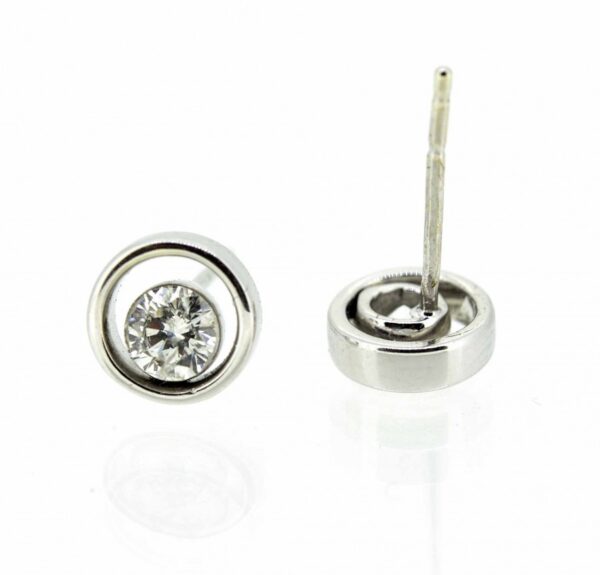 9ct White Gold Diamond Stud Earrings, - Image 3