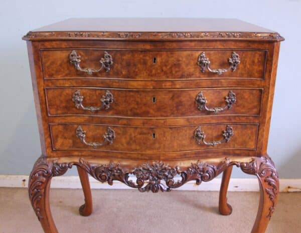 Burr Walnut Queen Anne Style Shaped Side Table - Image 7