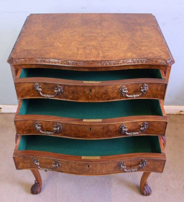 Burr Walnut Queen Anne Style Shaped Side Table - Image 9