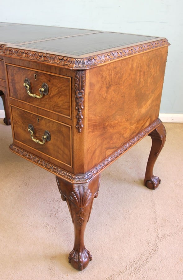 Quality Burr Walnut Kneehole Writing Desk burr walnut Antique Desks 17