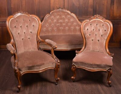 Stunning Victorian Walnut Parlour Settee And Two Chairs SAI1835