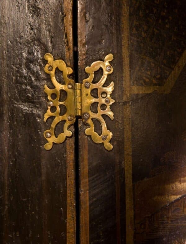 18thc bowfronted lacquered corner cupboard - Image 2