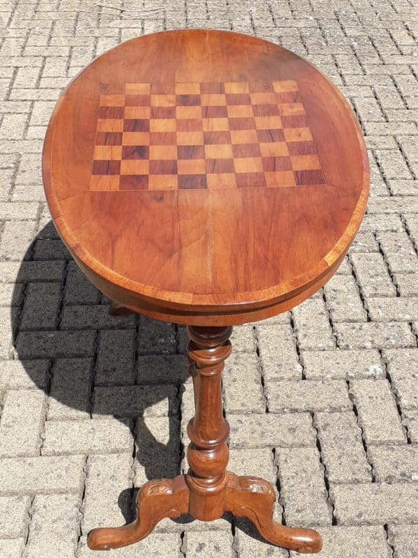 Walnut chess table – late 19th century. chess table Antique Tables 4