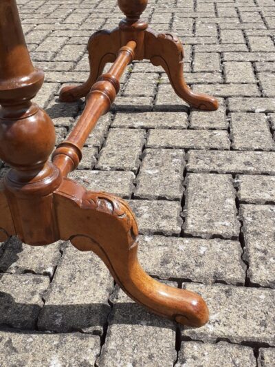 Walnut chess table – late 19th century. chess table Antique Tables 7