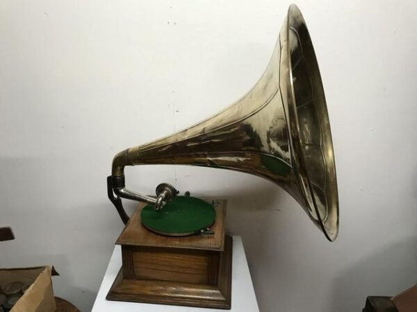 Horn Gramophone oak cased early 1900’s Antique Musical Instruments 3