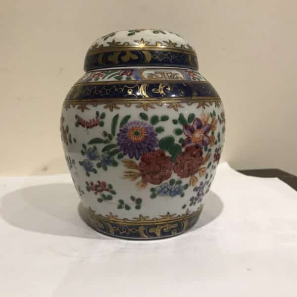 Chinese Qing Dynasty’s Ginger Jar Hand-painted Antique Ceramics 3
