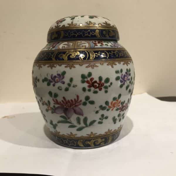 Chinese Qing Dynasty’s Ginger Jar Hand-painted Antique Ceramics 6