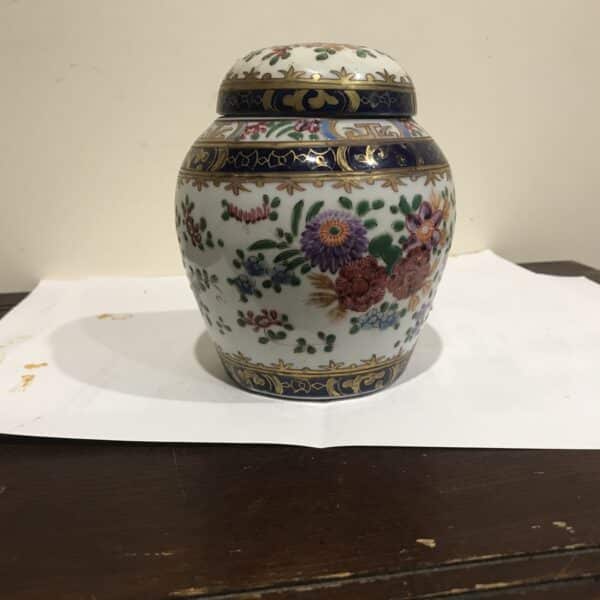 Chinese Qing Dynasty’s Ginger Jar Hand-painted Antique Ceramics 8