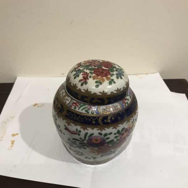 Chinese Qing Dynasty’s Ginger Jar Hand-painted Antique Ceramics 9