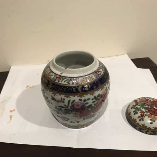 Chinese Qing Dynasty’s Ginger Jar Hand-painted Antique Ceramics 10