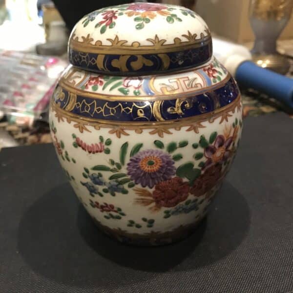 Chinese Qing Dynasty’s Ginger Jar Hand-painted Antique Ceramics 17