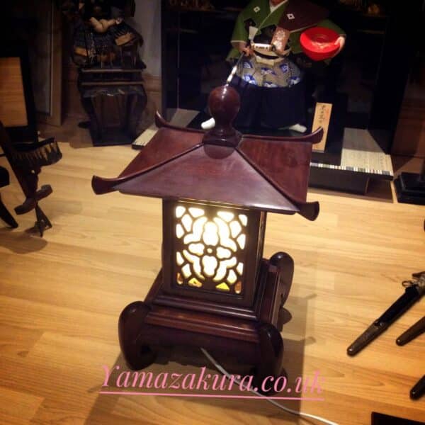 Snow viewing lantern